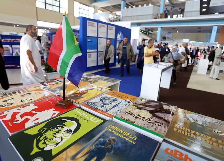 À la rencontre de Boudjedra, Idir et des écrivains du monde entier