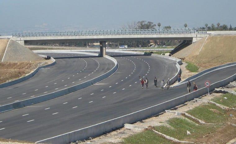 Autoroute Est-Ouest : 8 centres de péage réceptionnés fin 2018