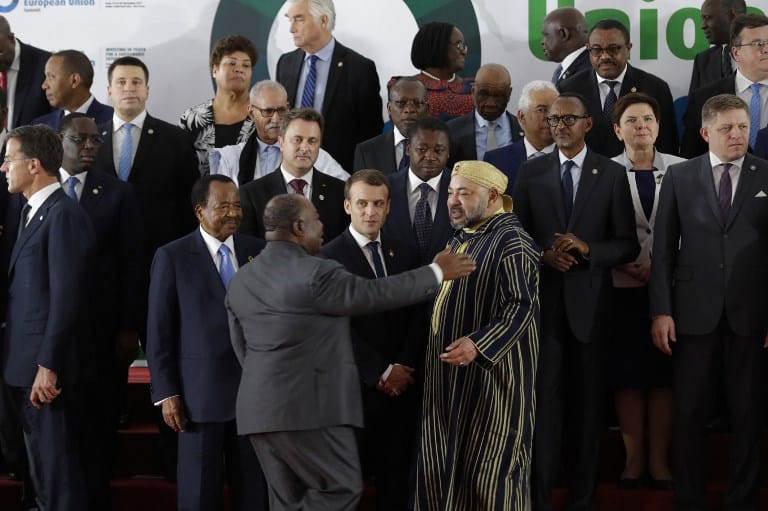Mohamed VI à proximité de Brahim Ghali : gêne et interrogations dans la presse marocaine