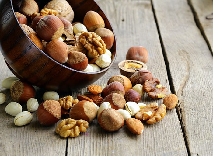 Consommer régulièrement des fruits à coque réduirait le risque cardiovasculaire