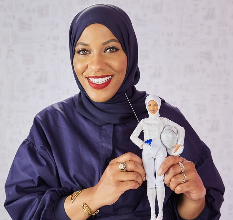 VIDÉO. La poupée Barbie va porter le voile