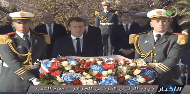 VIDÉO. Macron se recueille à la mémoire des martyrs de la révolution