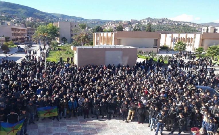 La protestation des étudiants se poursuit à Béjaia en faveur de Tamazight
