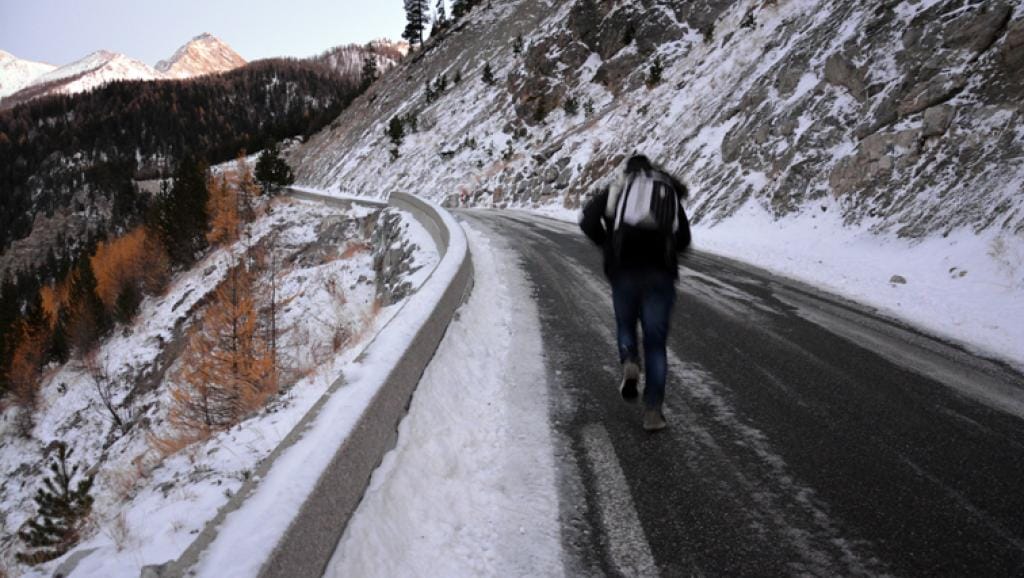 Dans les Alpes françaises, élan de solidarité envers les migrants en danger de mort