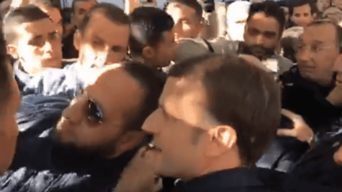 VIDÉO. Macron dans les rues d’Alger