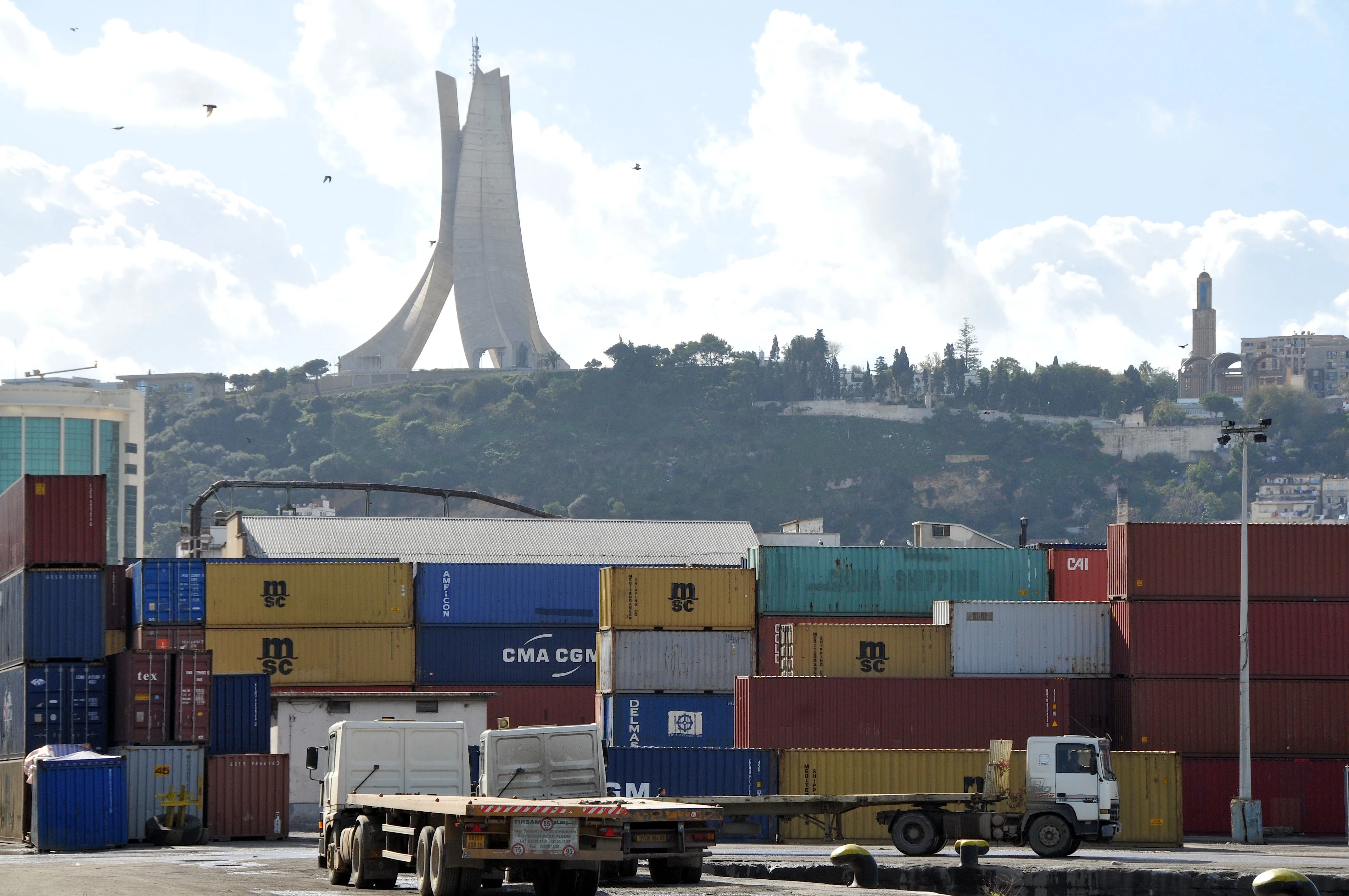 Commerce extérieur : l’impossible réduction des importations