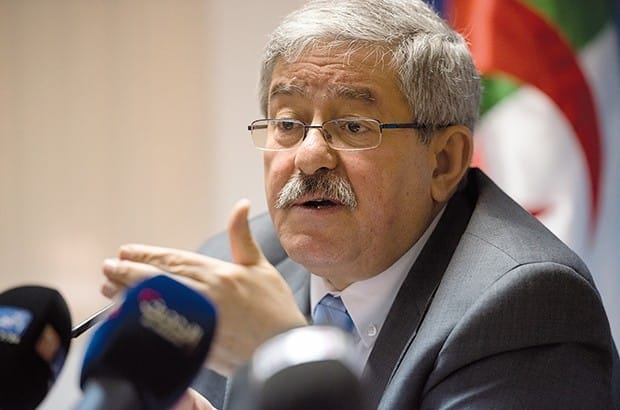 Ouyahia reste droit dans ses bottes