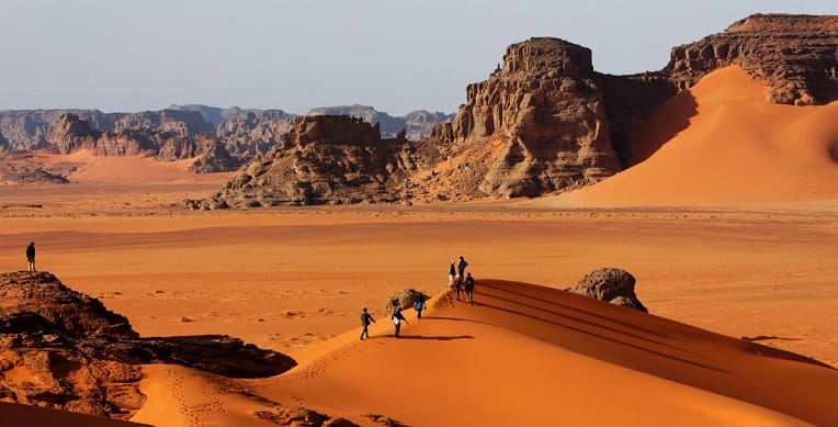 Les touristes français (re) découvrent le Sahara algérien