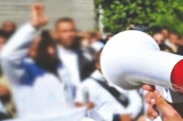 Front social : grèves annoncées et routes coupées dans plusieurs régions du pays
