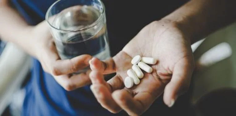 Traitement à la chloroquine : l’effet ne se ressent pas avant dix jours (commission scientifique)
