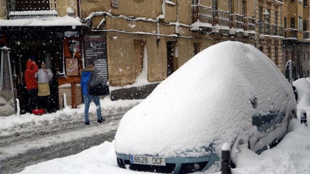 Neige en Espagne : vols annulés, des milliers d&rsquo;élèves restent chez eux