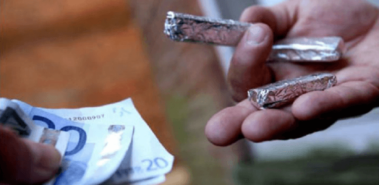 Un ex-gardien de prison algérien condamné en France pour trafic de drogue