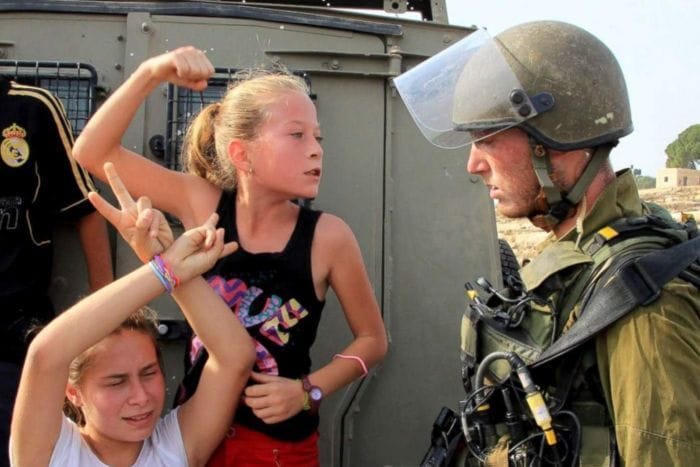 Ahed Tamimi, boucle d’or au poing levé