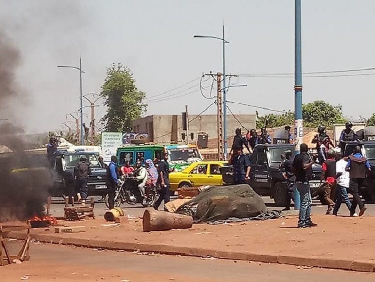 Violente manifestation devant l’ambassade d’Algérie au Mali