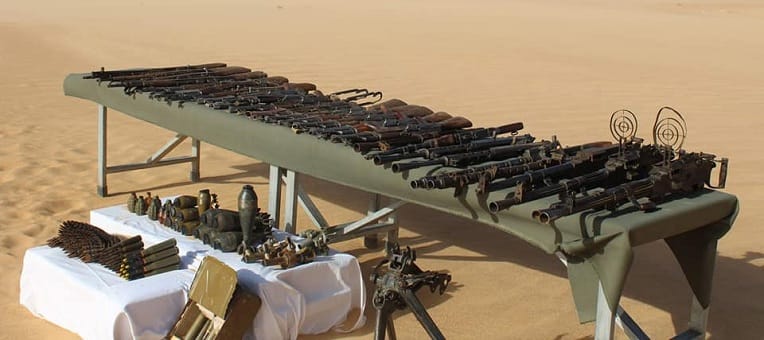 L’armée découvre une importante cache d’armes de guerre près de la frontière