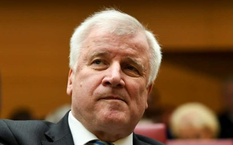 Allemagne : le ministre de l’Intérieur fait polémique sur la place de l’islam
