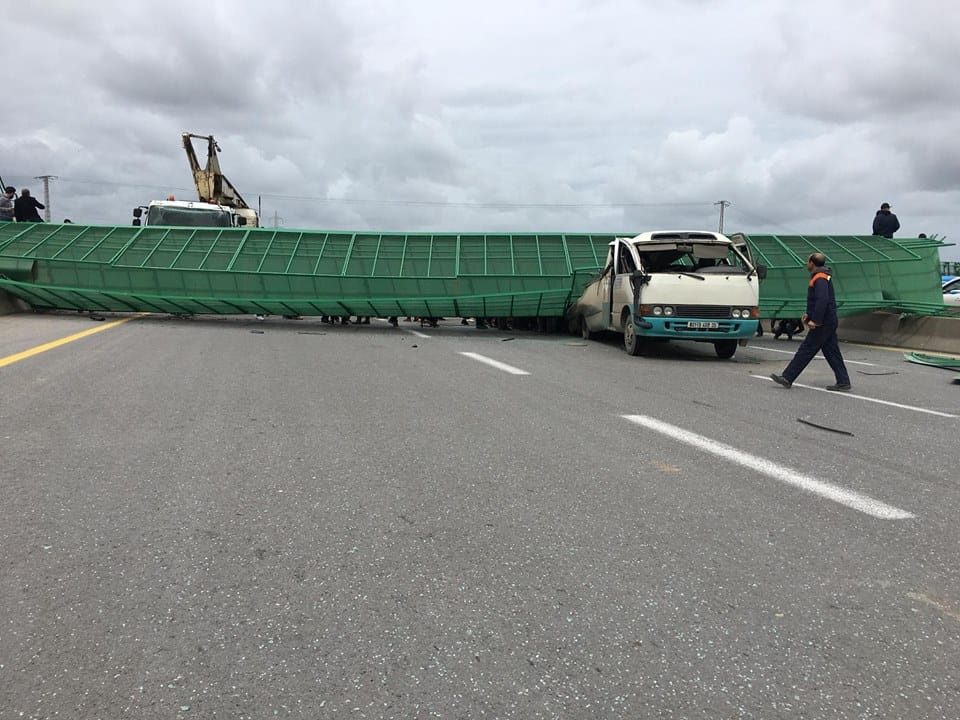 Vidéo. Accident grave sur la 2e rocade d’Alger : une passerelle s’effondre