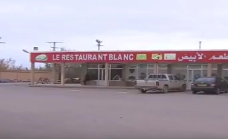 VIDÉO. Découvrez « Le Restaurant Blanc » à Boussaâda