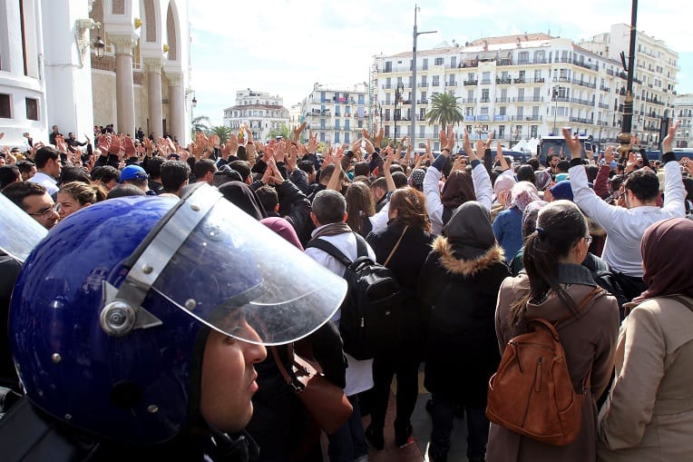 La police disperse un rassemblement des résidents à Alger