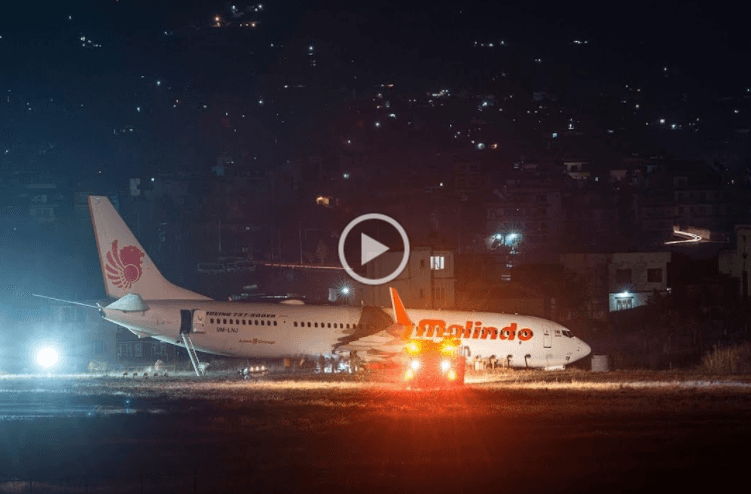 VIDÉO. Un avion malaisien dérape en phase de décollage