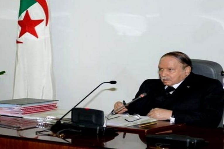 Bouteflika rejette les « voix subversives » qui dénigrent l’université algérienne
