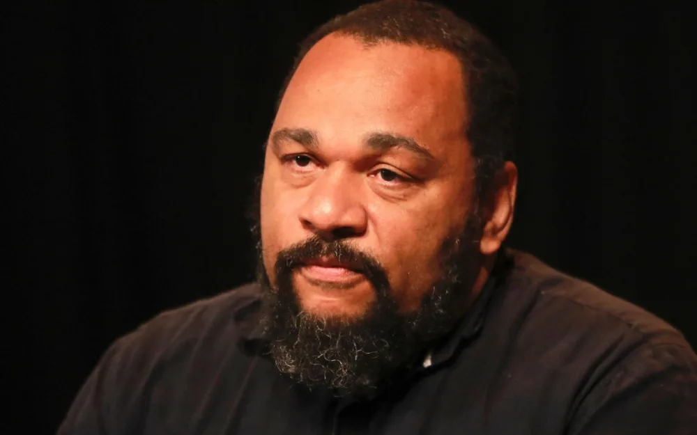 « Gardez vos places, j’arrive… » : Dieudonné annonce un spectacle à Alger mais…