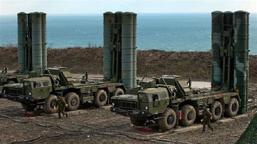 La livraison de missiles russes S300 à la Syrie se précise, Israël menace