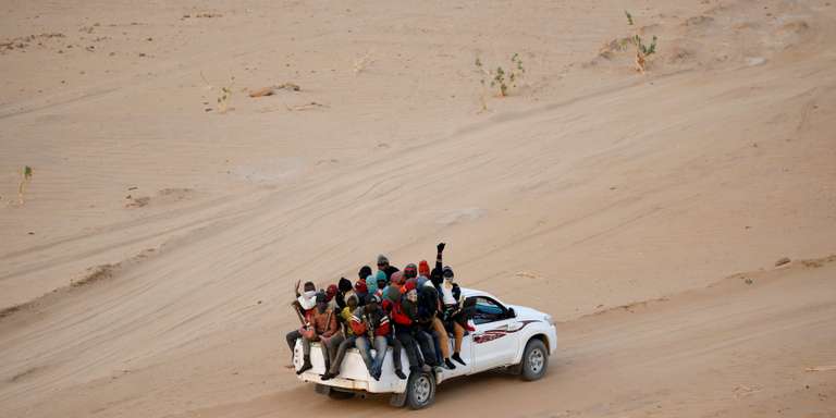 Près de 400 migrants sauvés dans le désert nigérien près de l’Algérie