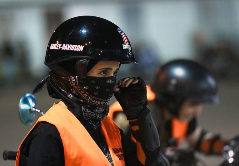 Levée de l’interdiction de conduire: des Saoudiennes domptent la moto