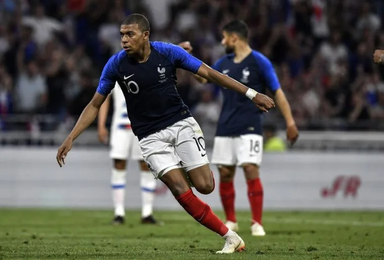 Mondial : aidée par la vidéo, la France bat l&rsquo;Australie (2-1)
