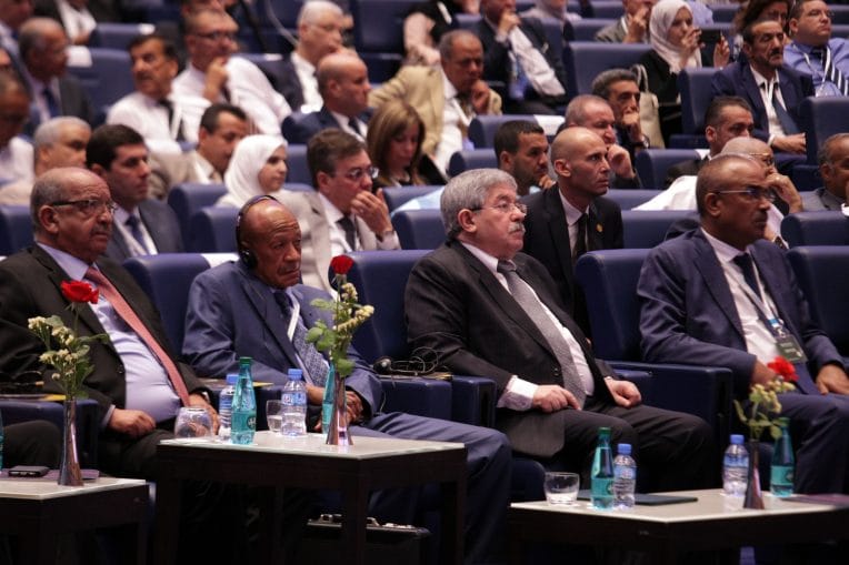 Ouyahia reconnaît un retard de l’Algérie dans le numérique, fait appel à la diaspora