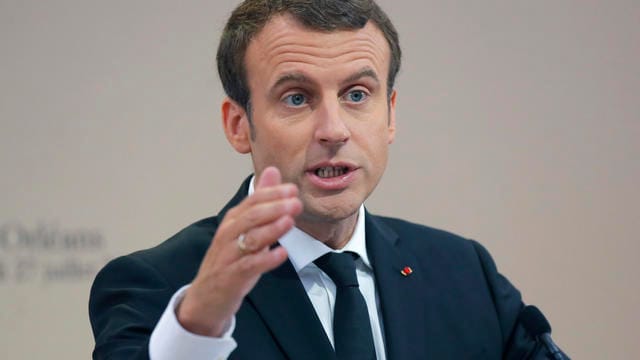 VIDÉO. Emmanuel Macron explique sa prudence sur la crise en Algérie