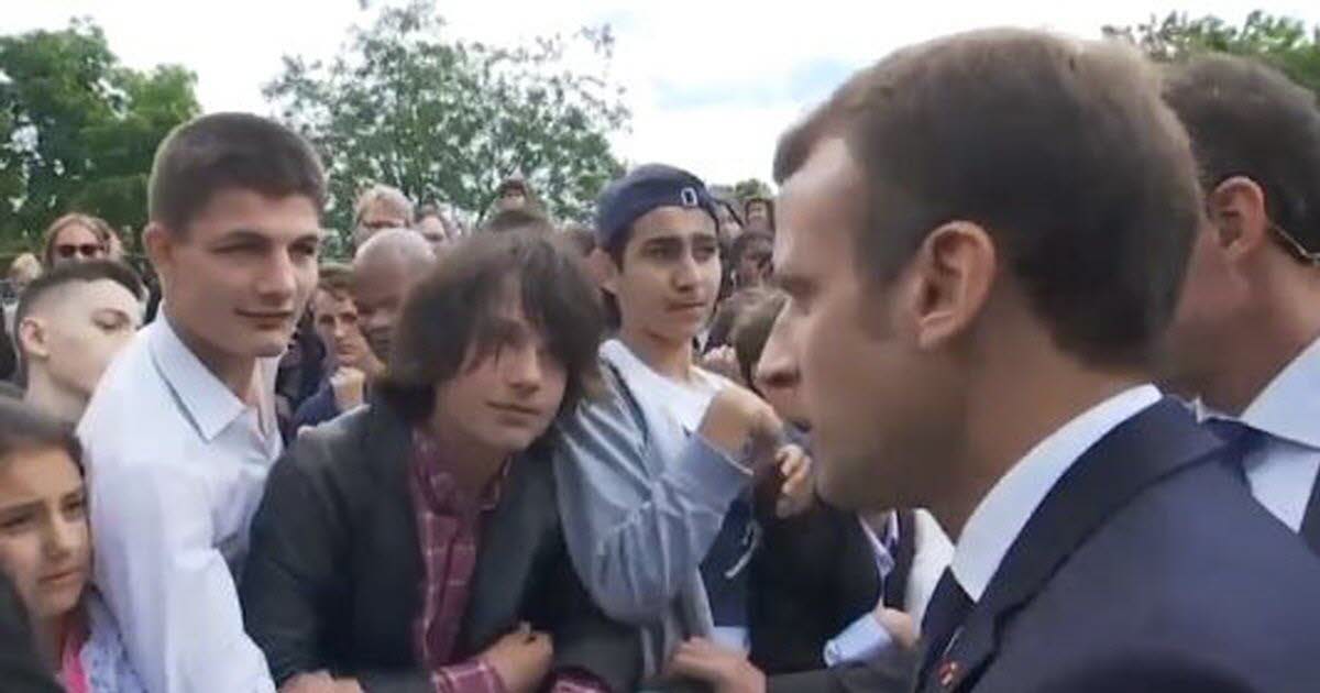 VIDÉO. Emmanuel Macron administre une leçon de bonne conduite à un collégien