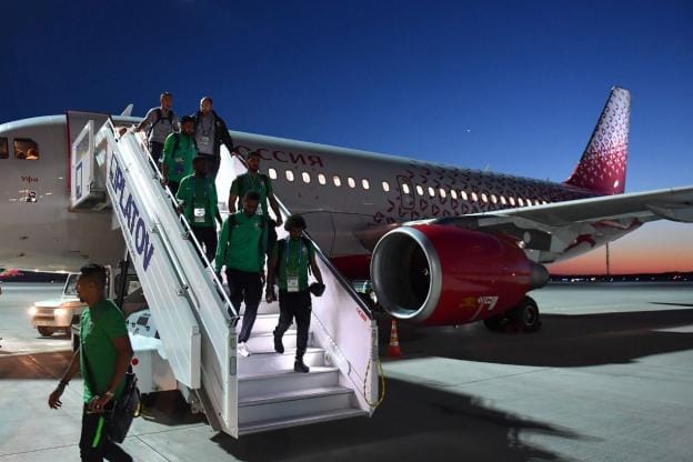 Frayeur pour l&rsquo;Arabie saoudite : un moteur de l&rsquo;avion des joueurs prend feu