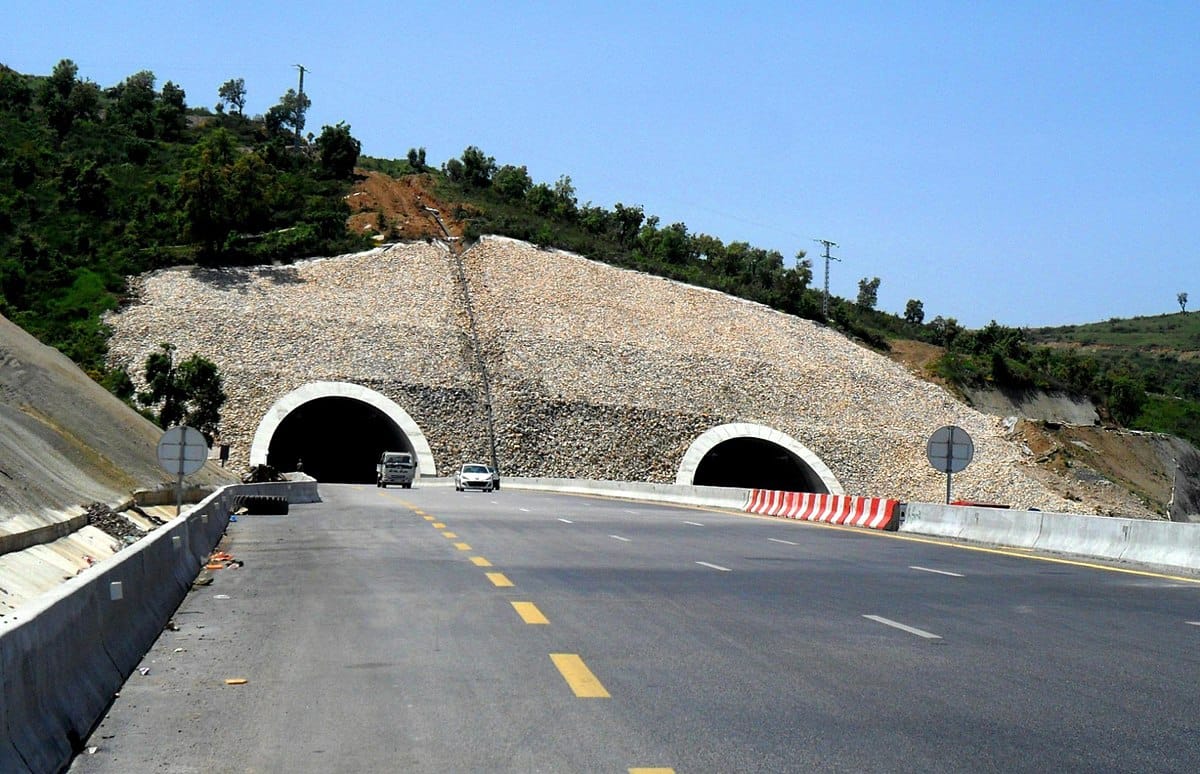 Un véhicule prend feu dans le tunnel autoroutier de Bouzegza, pas de victime