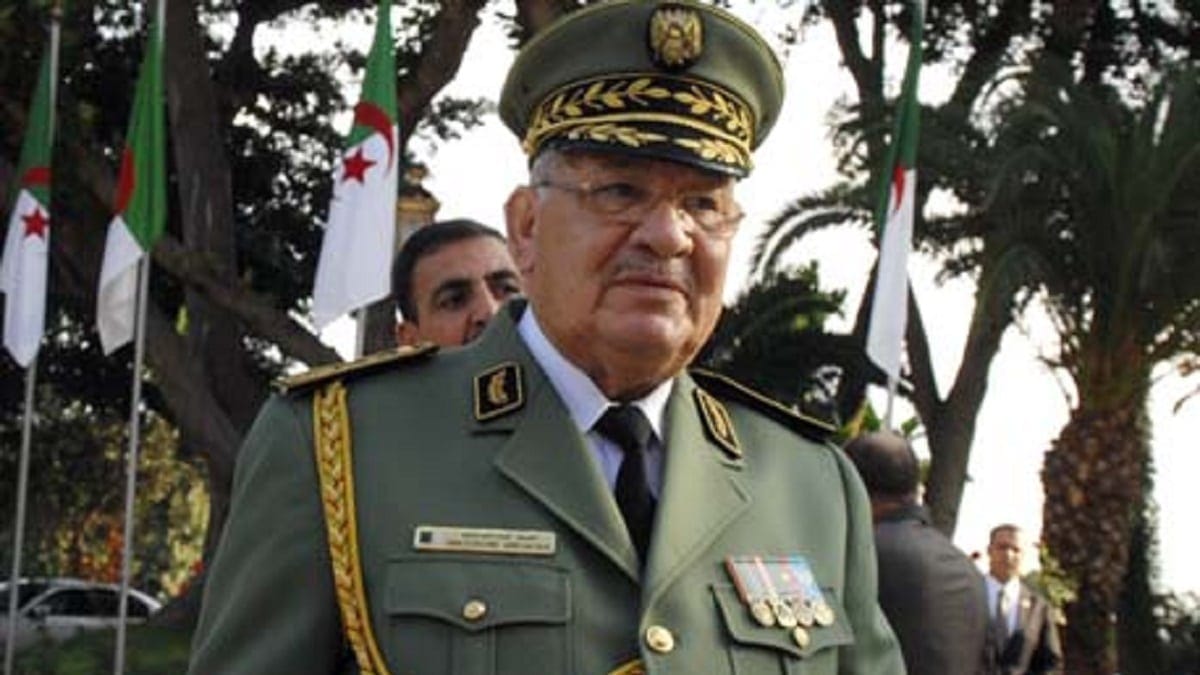 Gaid Salah installe le nouveau patron de la gendarmerie nationale