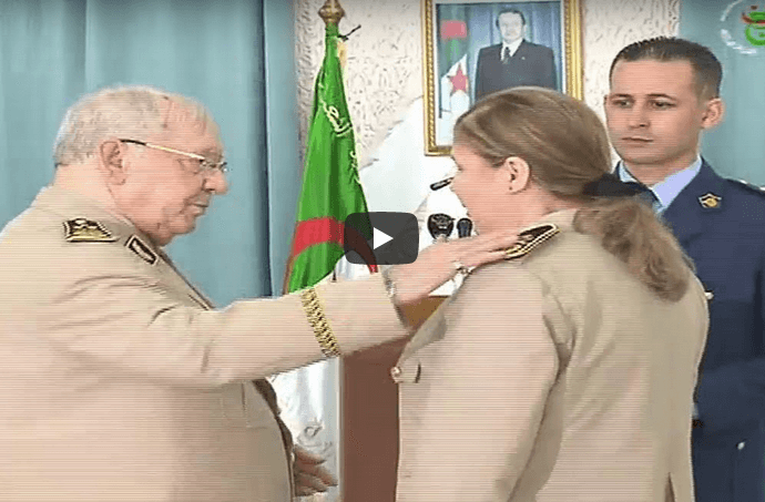 VIDÉO. Gaid Salah préside la cérémonie de remise des grades aux militaires
