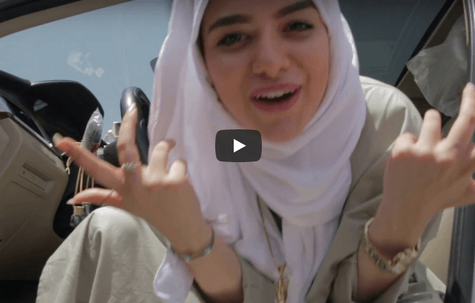 VIDÉO – Le clip viral d’une rappeuse saoudienne sur le droit de conduire des voitures