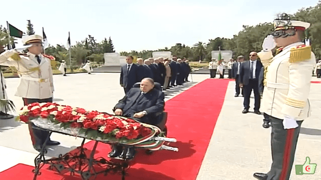 VIDÉO. Bouteflika se recueille à la mémoire des chouhada