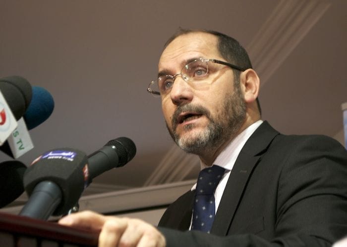 Abderazak Makri présente son initiative de consensus national à Benyounes et Benflis