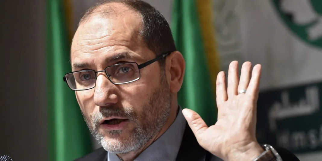 Makri réclame une riposte à l’ « insulte » du maréchal Haftar