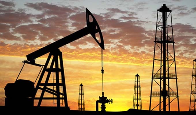 Le pétrole recule avec la hausse des stocks de brut américain