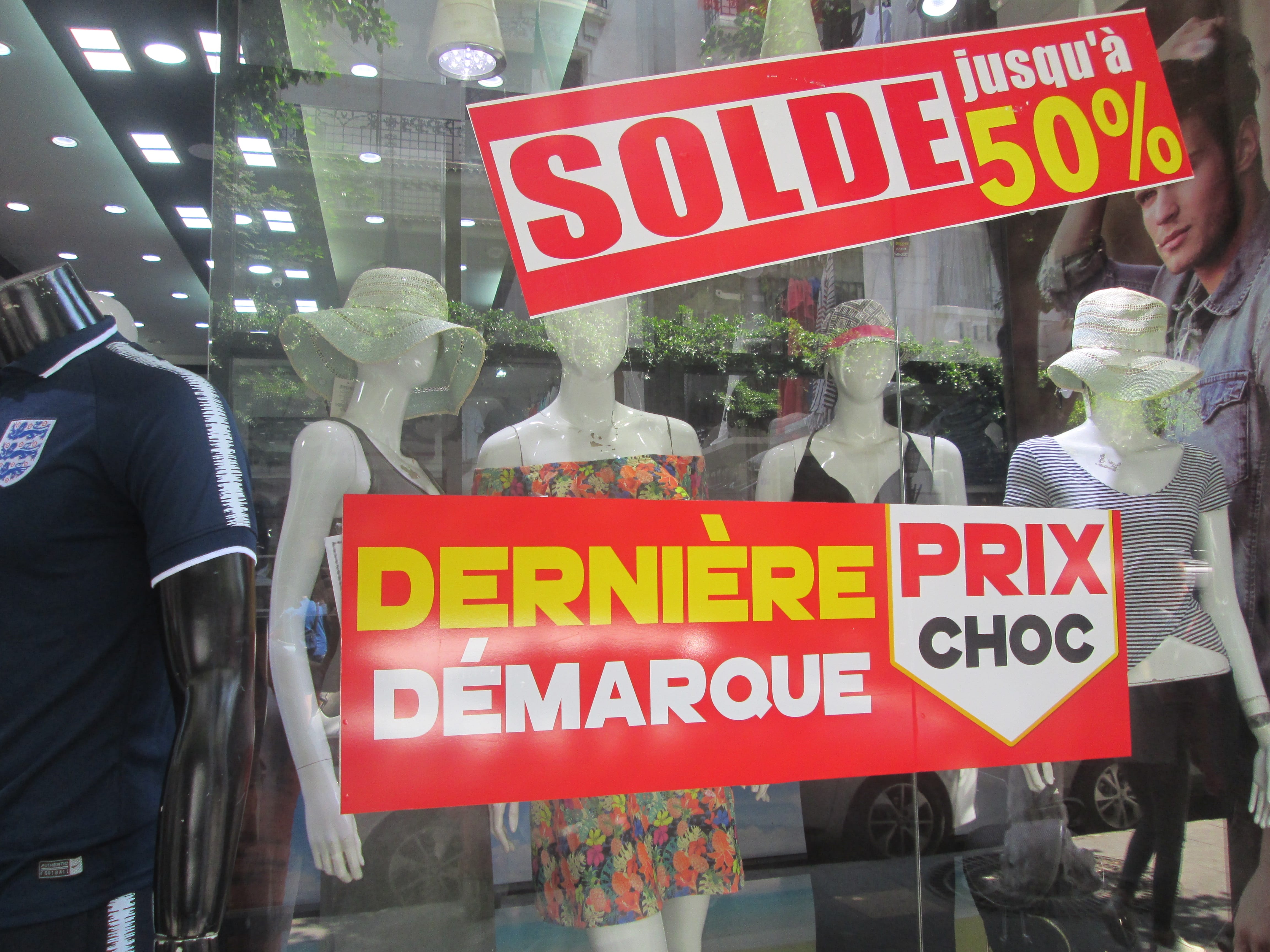 Chaussures et vêtements : promotions à Alger avant les soldes d’hiver
