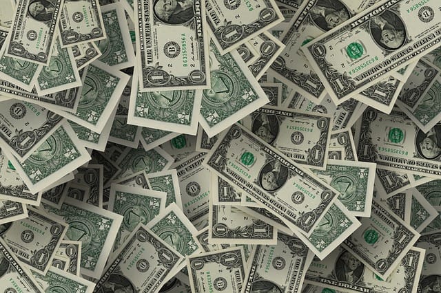 Le dollar réagit à des propos critiques de Trump sur la politique monétaire