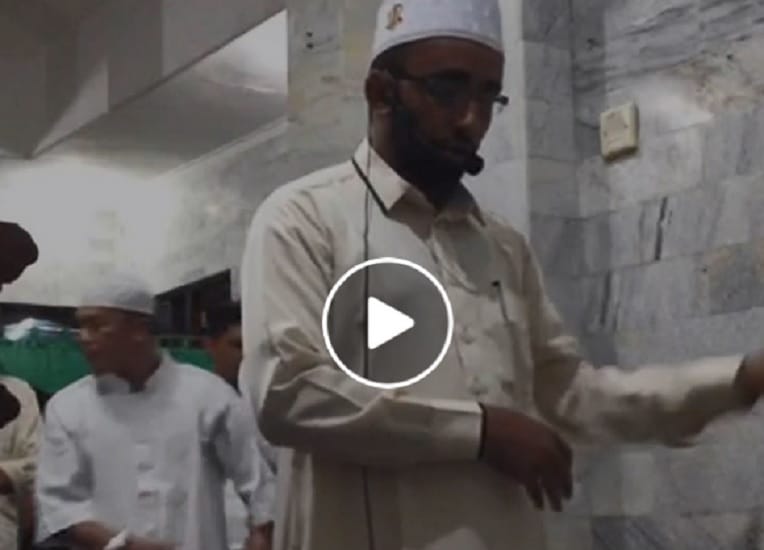 VIDÉO. Un imam imperturbable pendant un puissant séisme