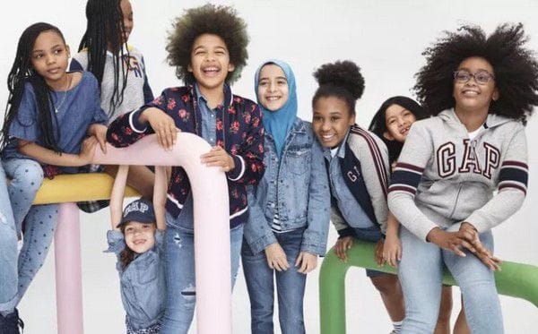 Polémique en France après une publicité américaine montrant une fille voilée