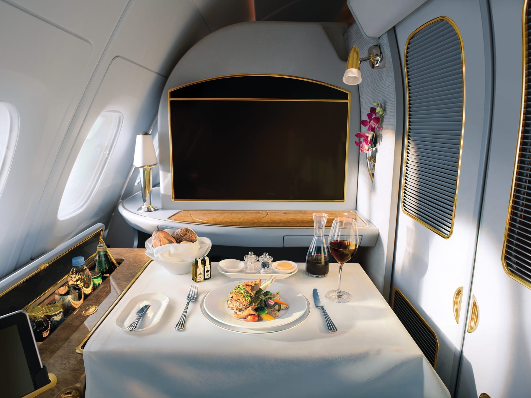 Emirates lance une chaîne de cuisine exclusive sur son système de divertissement à bord primé