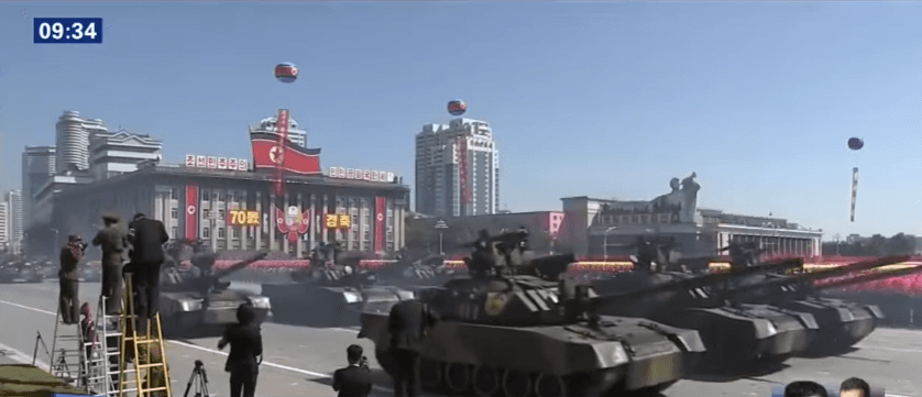 VIDÉO – La Corée du Nord célèbre son 70e anniversaire avec un défilé militaire