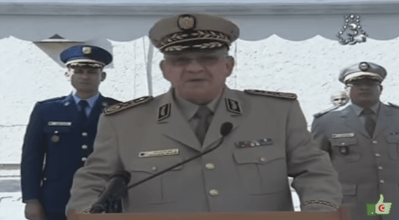 Gaïd Salah installe le nouveau commandant des Forces terrestres