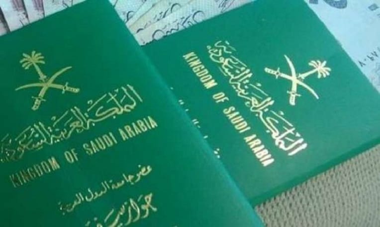La justice saoudienne oblige un père à procurer un passeport à sa fille